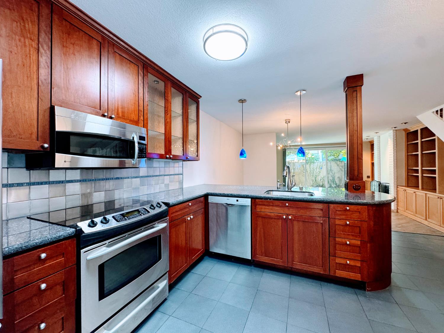 Photo #3: 225066822 Listing 
