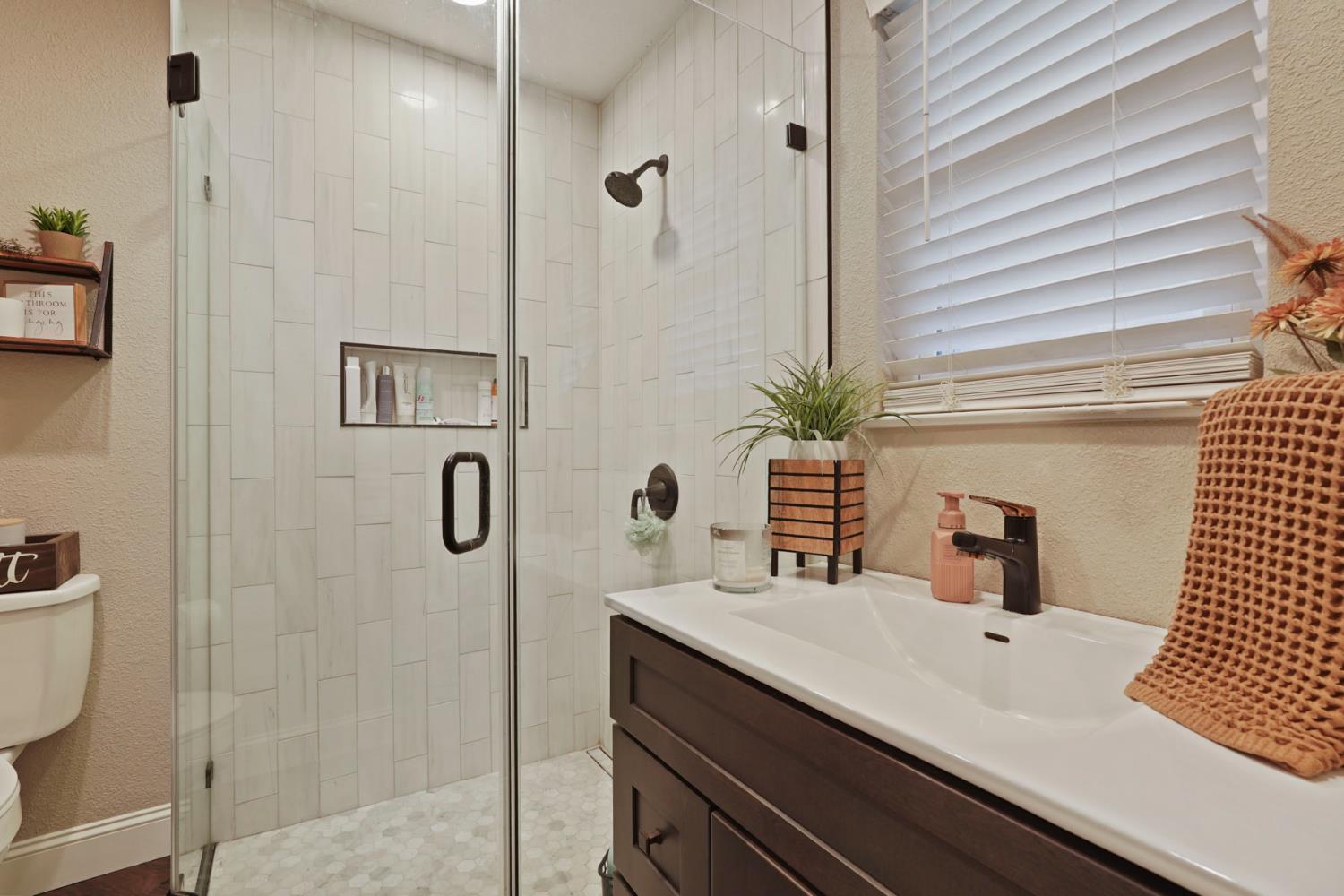 Detail Gallery Image 18 of 39 For 60 N Pacific Ave, Lodi,  CA 95242 - 3 Beds | 2 Baths