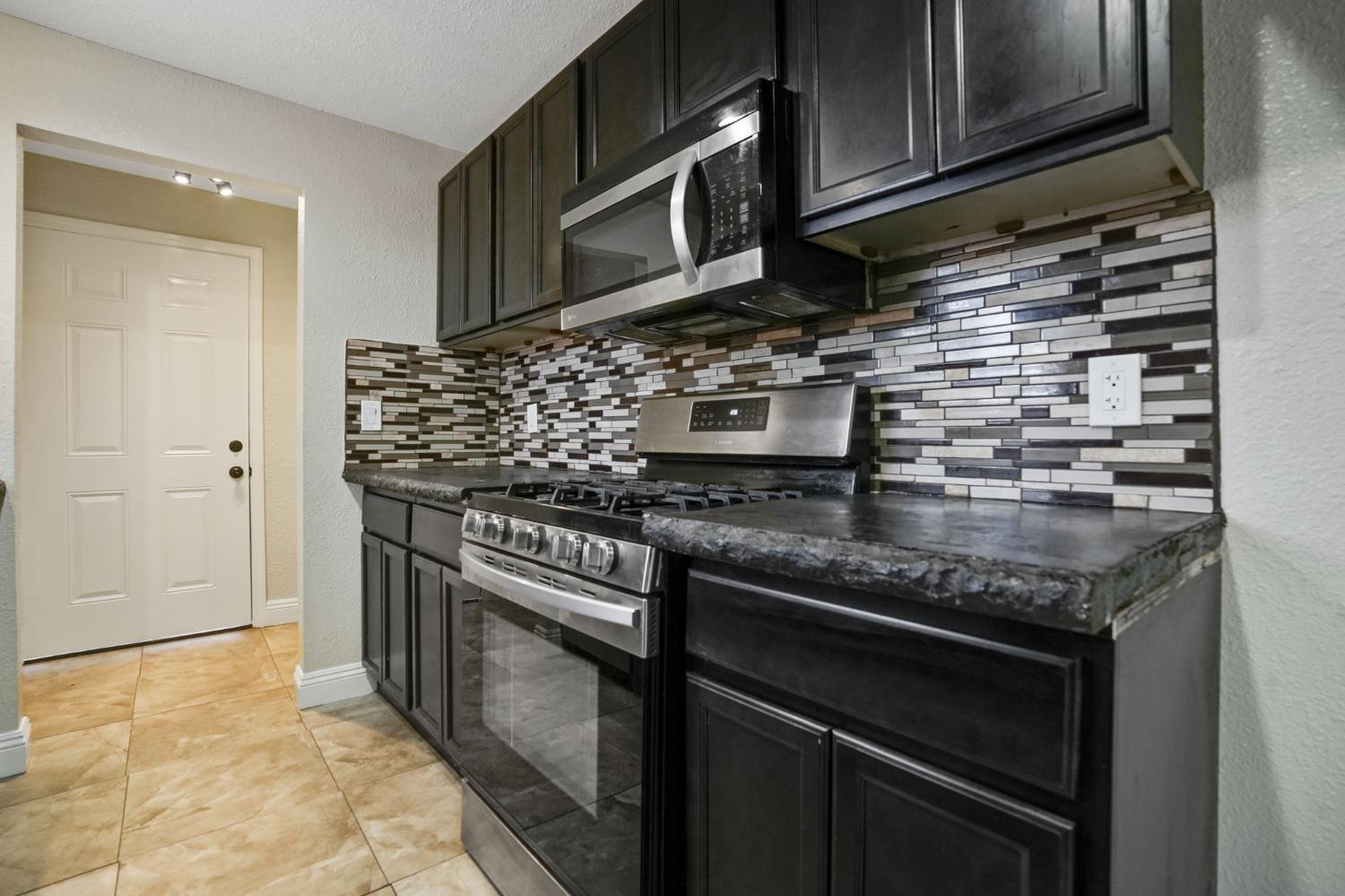 Detail Gallery Image 7 of 21 For 122 Catalpa Ln, Grass Valley,  CA 95945 - 3 Beds | 2 Baths