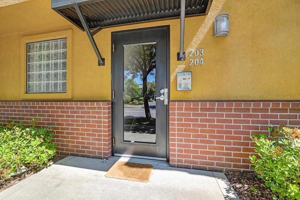 Detail Gallery Image 5 of 33 For 2117 S St #204,  Sacramento,  CA 95816 - 2 Beds | 2 Baths