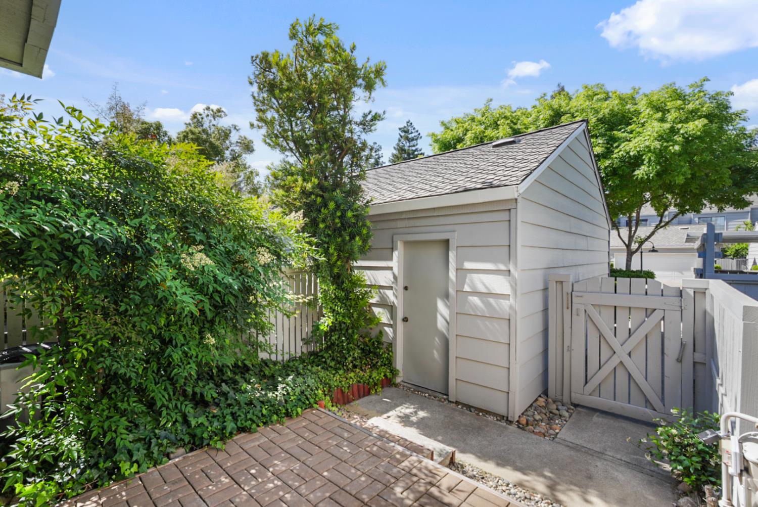 Detail Gallery Image 4 of 28 For 230 W Rumble Rd #B,  Modesto,  CA 95350 - 2 Beds | 1/1 Baths