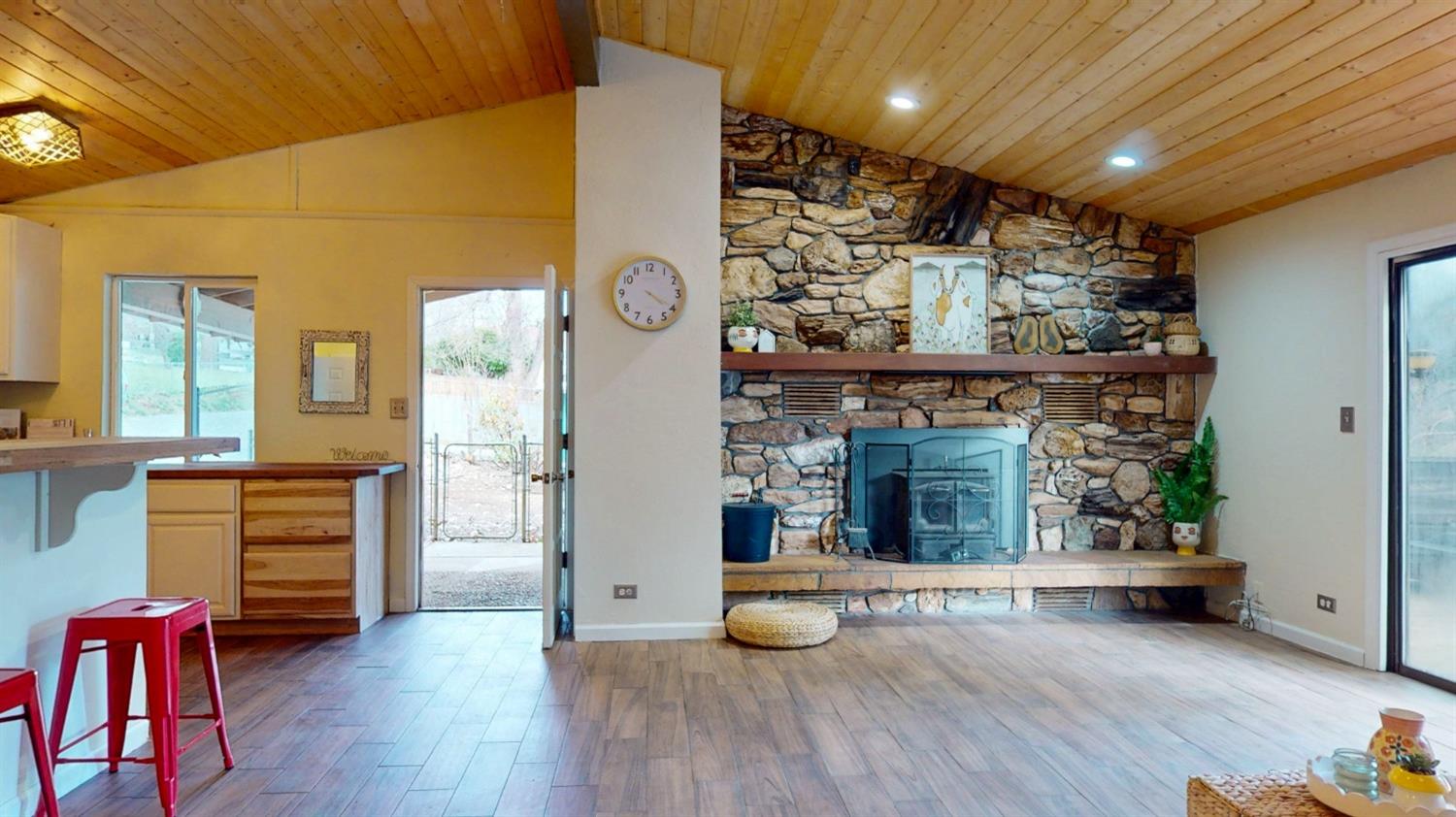 Detail Gallery Image 1 of 25 For 10128 Mills Rd, Grass Valley,  CA 95945 - 2 Beds | 2 Baths