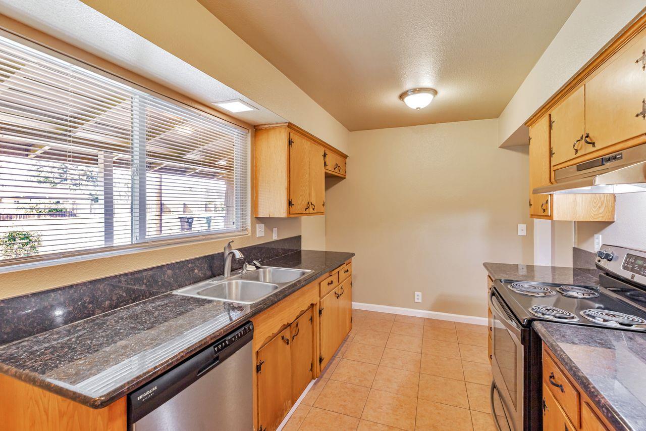 Detail Gallery Image 33 of 72 For 4130 Arden Way, Sacramento,  CA 95864 - – Beds | – Baths