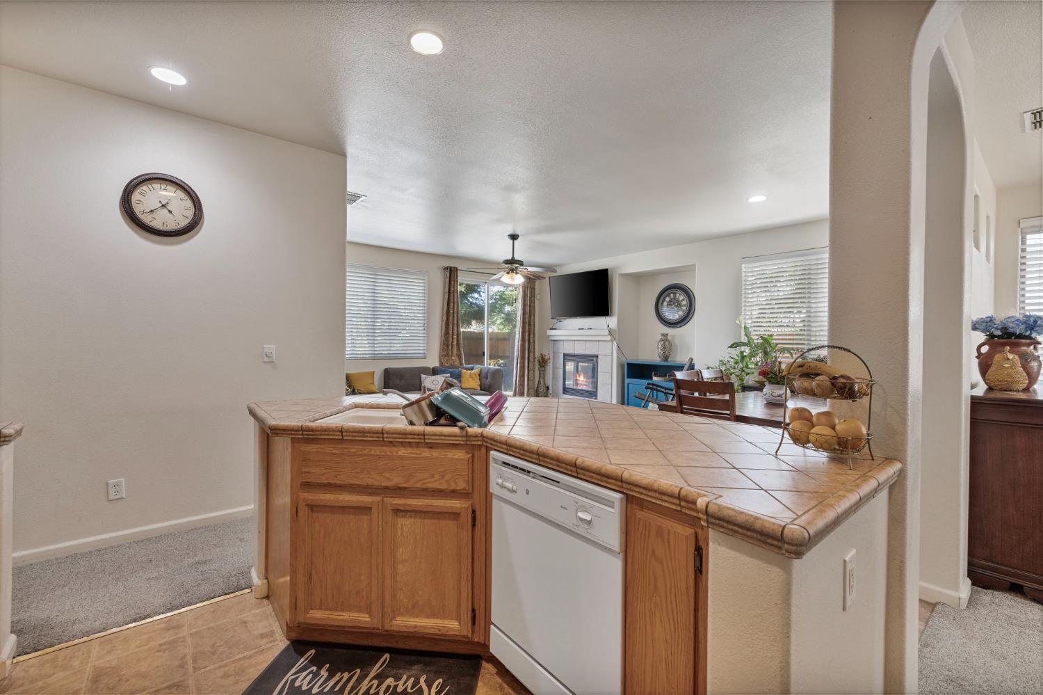 Detail Gallery Image 14 of 25 For 2081 Tangerine Ave, Madera,  CA 93637 - 3 Beds | 2 Baths