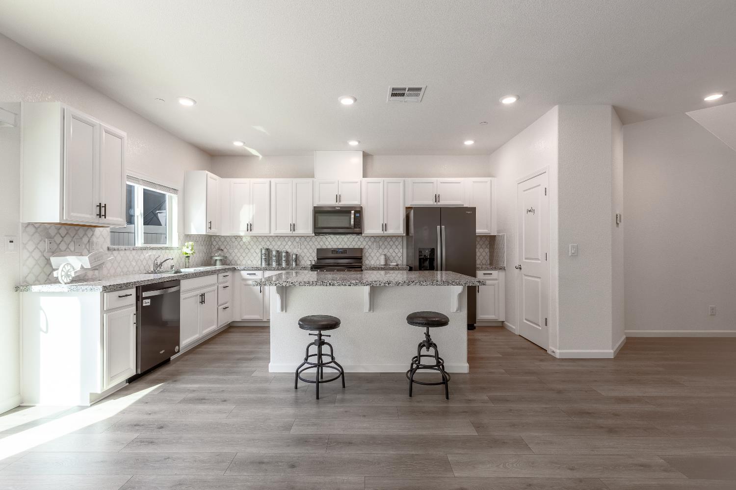 Detail Gallery Image 5 of 26 For 3825 S 3825 Arborhill Way Way, Sacramento,  CA 95834 - 3 Beds | 2/1 Baths