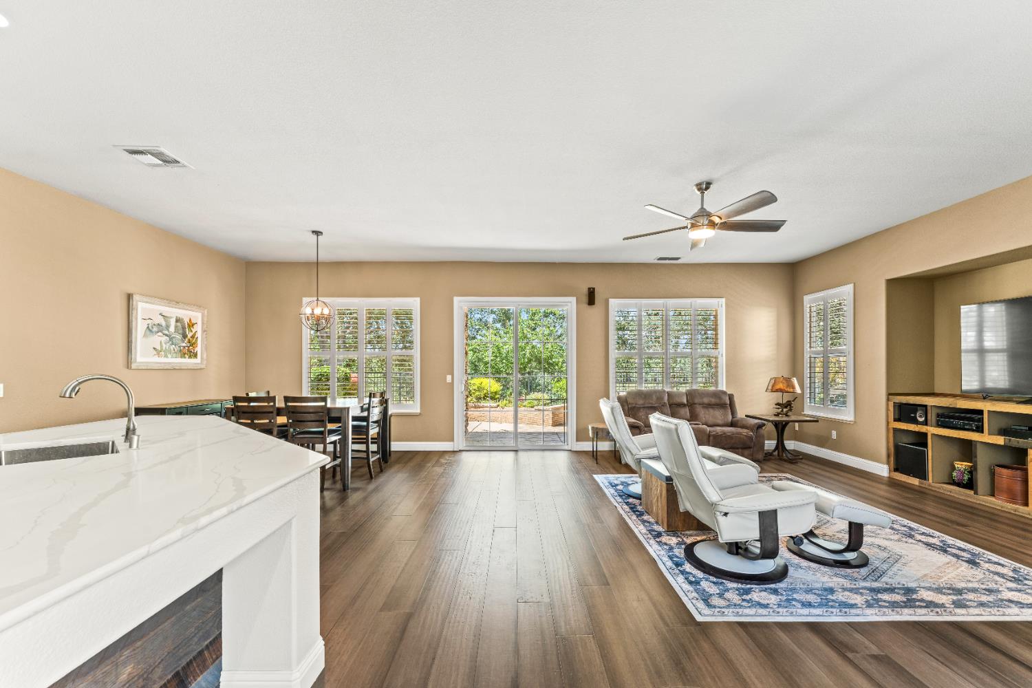Detail Gallery Image 5 of 31 For 9535 Pinehurst Dr, Roseville,  CA 95747 - 4 Beds | 4 Baths