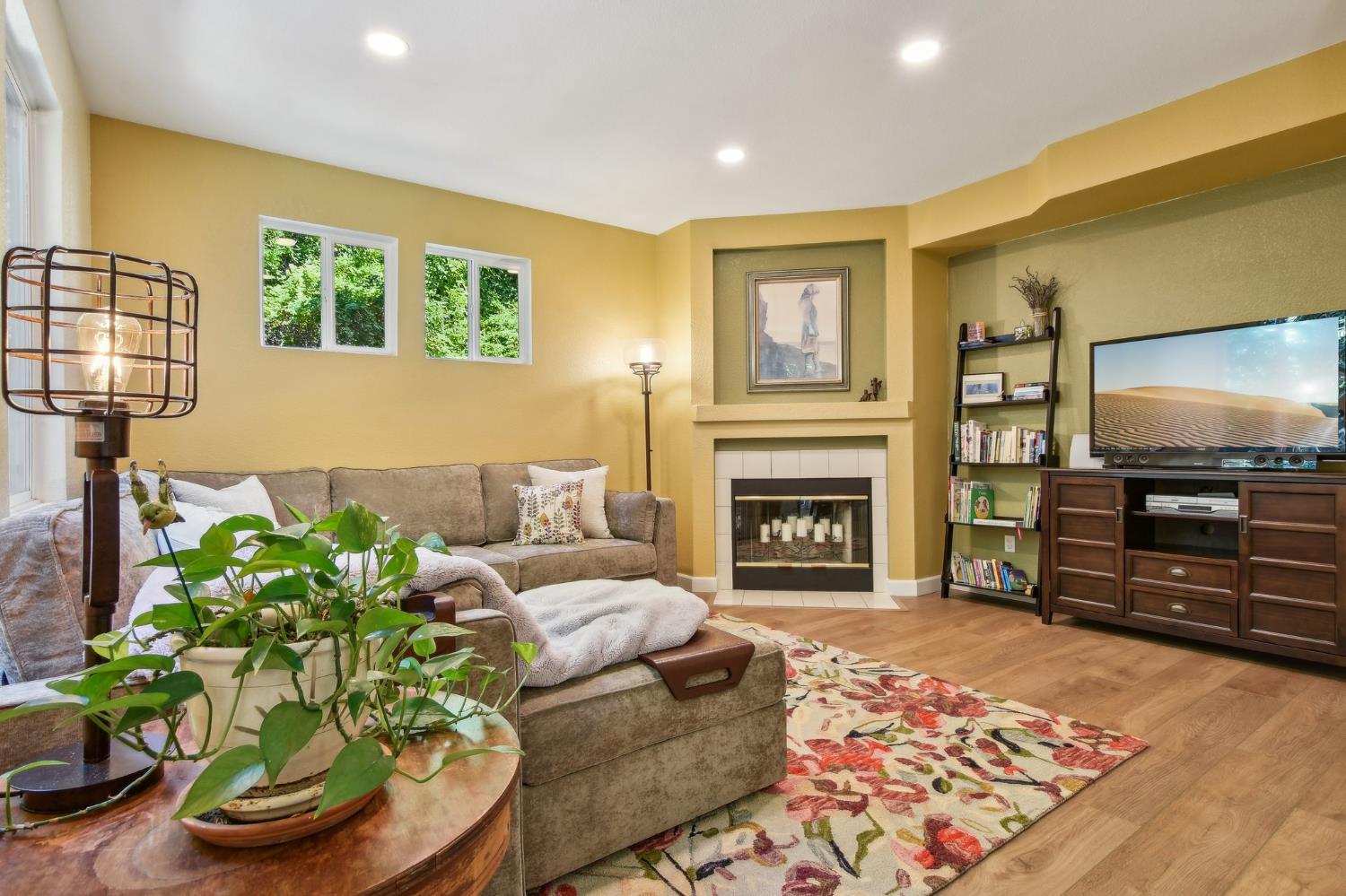 Detail Gallery Image 12 of 53 For 343 Coventry Cir, Folsom,  CA 95630 - 4 Beds | 2/1 Baths