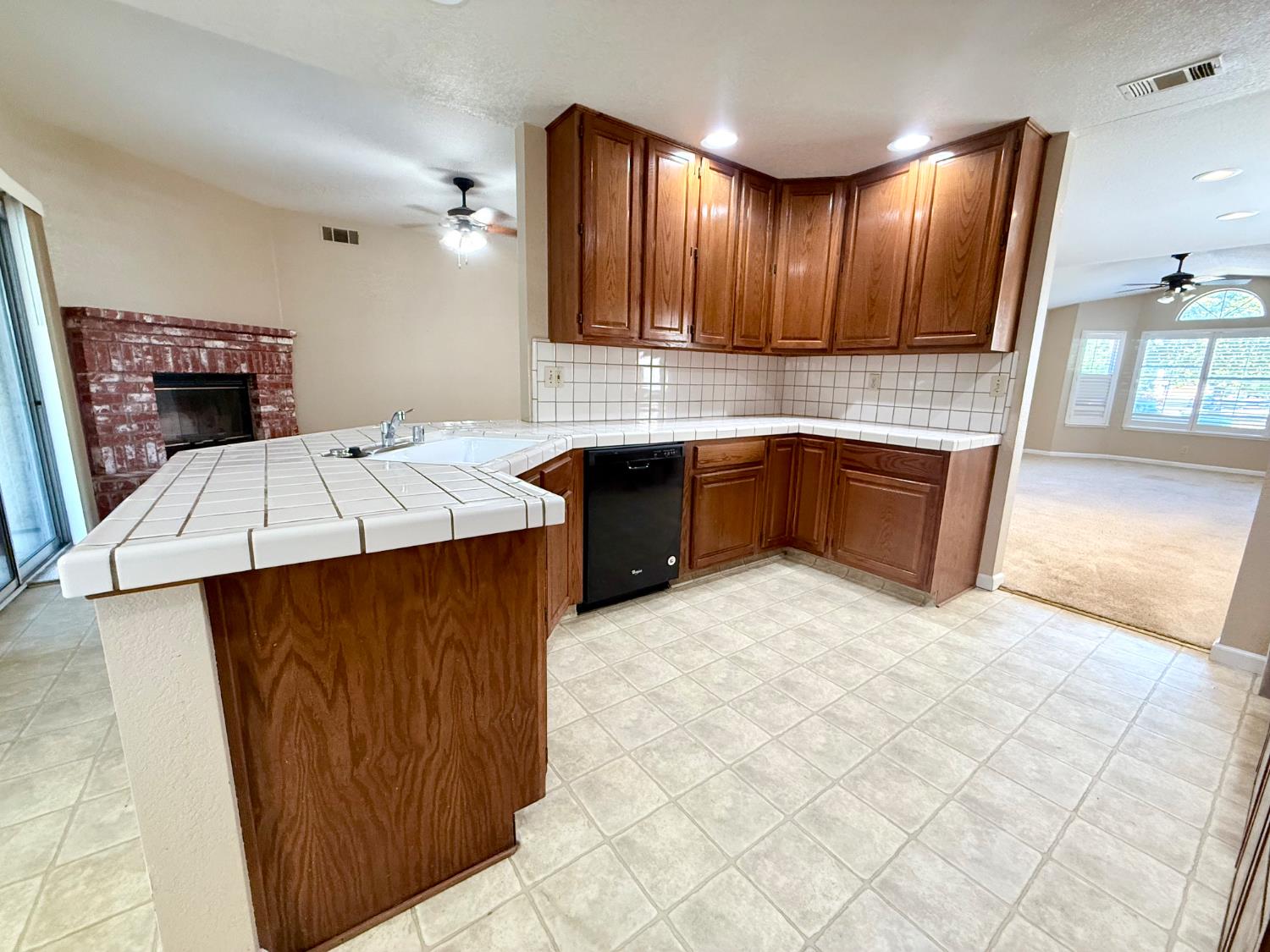 Detail Gallery Image 18 of 46 For 5271 Barbados Cir, Stockton,  CA 95210 - 4 Beds | 2 Baths