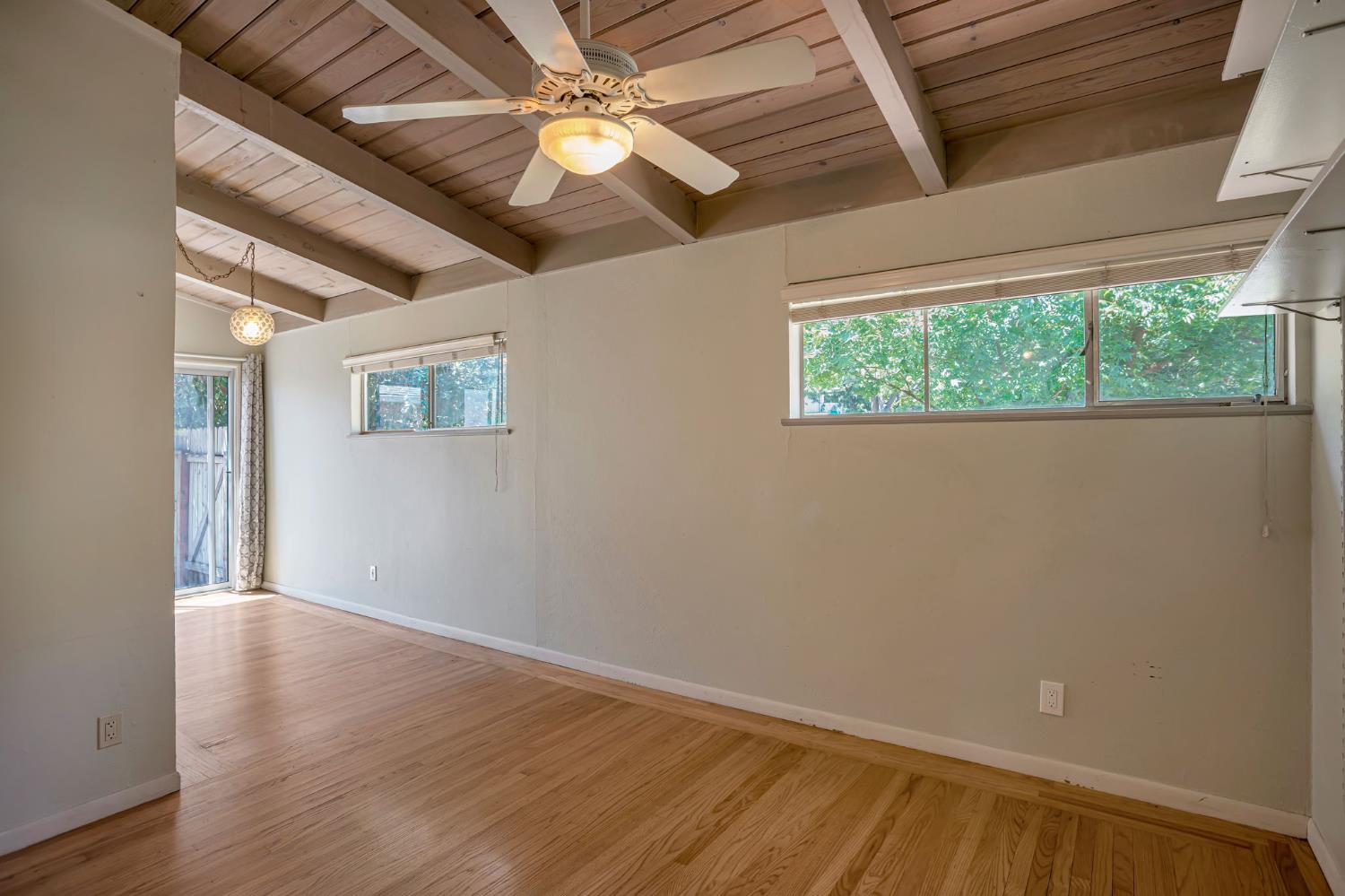 Detail Gallery Image 16 of 28 For 916 B St, Davis,  CA 95616 - 3 Beds | 3 Baths