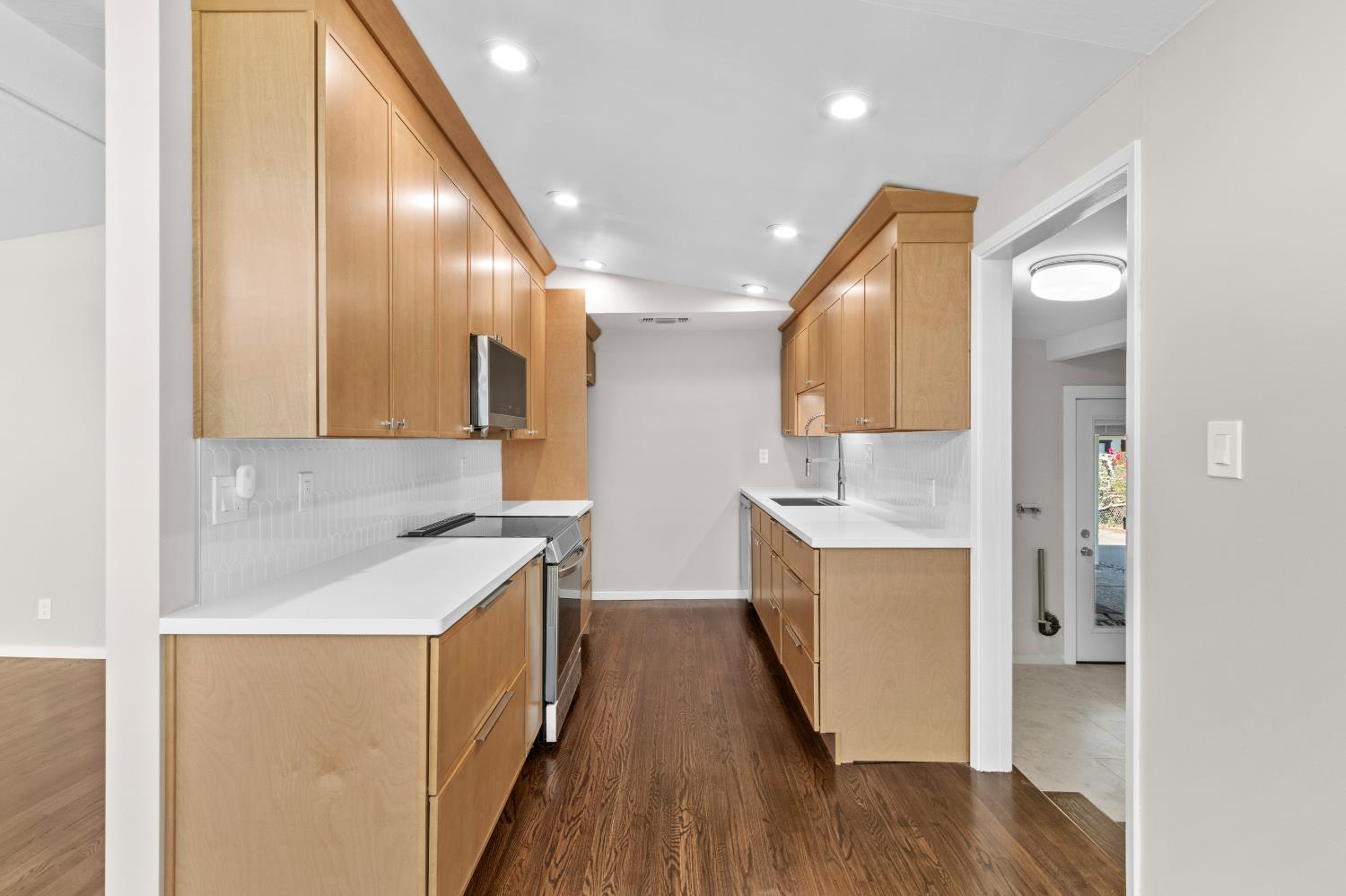 Detail Gallery Image 18 of 65 For 4937 Donovan Dr, Carmichael,  CA 95608 - 3 Beds | 2 Baths