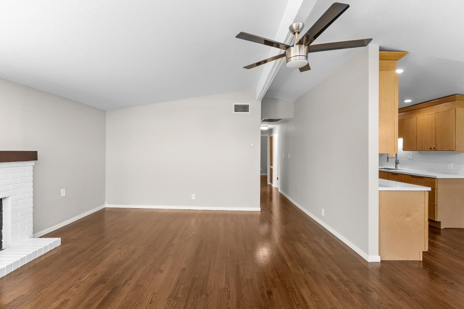 Detail Gallery Image 6 of 65 For 4937 Donovan Dr, Carmichael,  CA 95608 - 3 Beds | 2 Baths