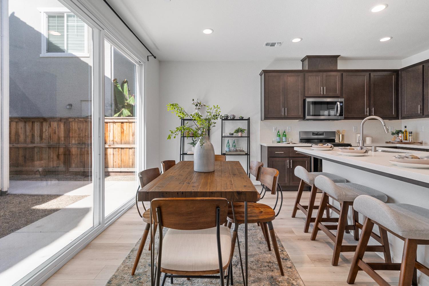 Detail Gallery Image 14 of 39 For 2372 Garden Farms Ave, Lathrop,  CA 95330 - 4 Beds | 3 Baths