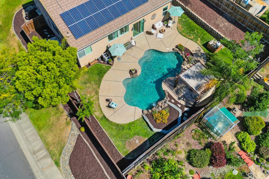 Detail Gallery Image 4 of 82 For 5802 Thoroughbred Ct, Rocklin,  CA 95677 - 4 Beds | 3 Baths