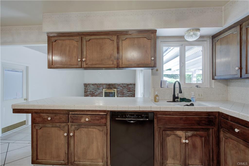 Detail Gallery Image 5 of 32 For 684 Vallie Ct, Merced,  CA 95340 - 4 Beds | 2 Baths