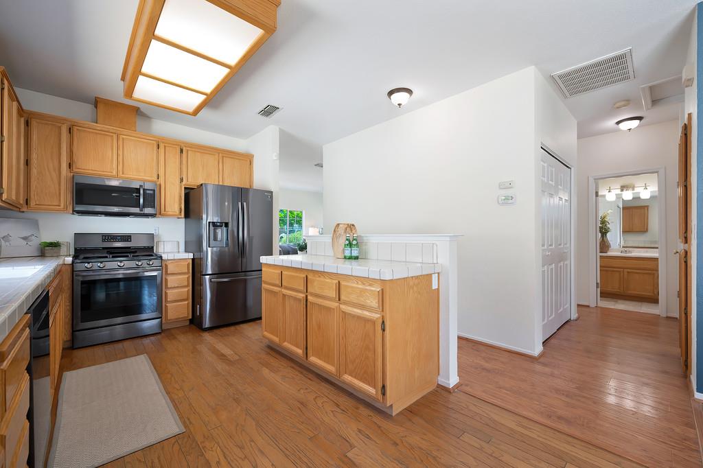 Detail Gallery Image 8 of 25 For 461 Carlson Way, Folsom,  CA 95630 - 3 Beds | 2 Baths