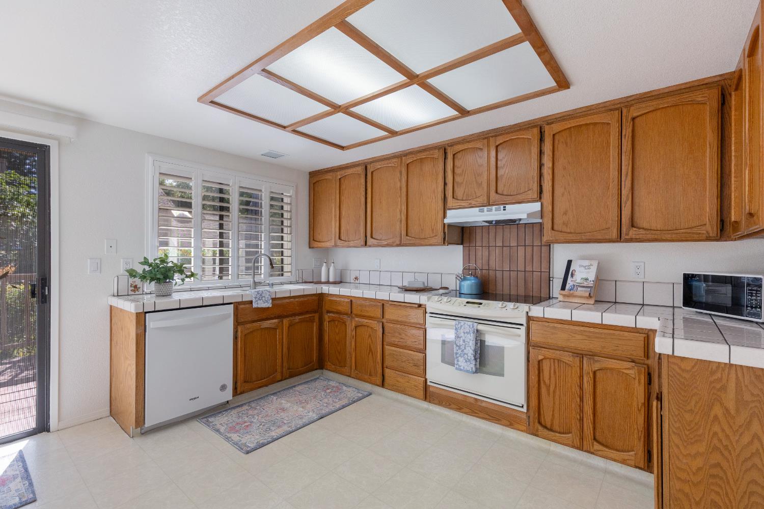 Detail Gallery Image 8 of 27 For 6401 El Porto Ln, Citrus Heights,  CA 95621 - 3 Beds | 2 Baths