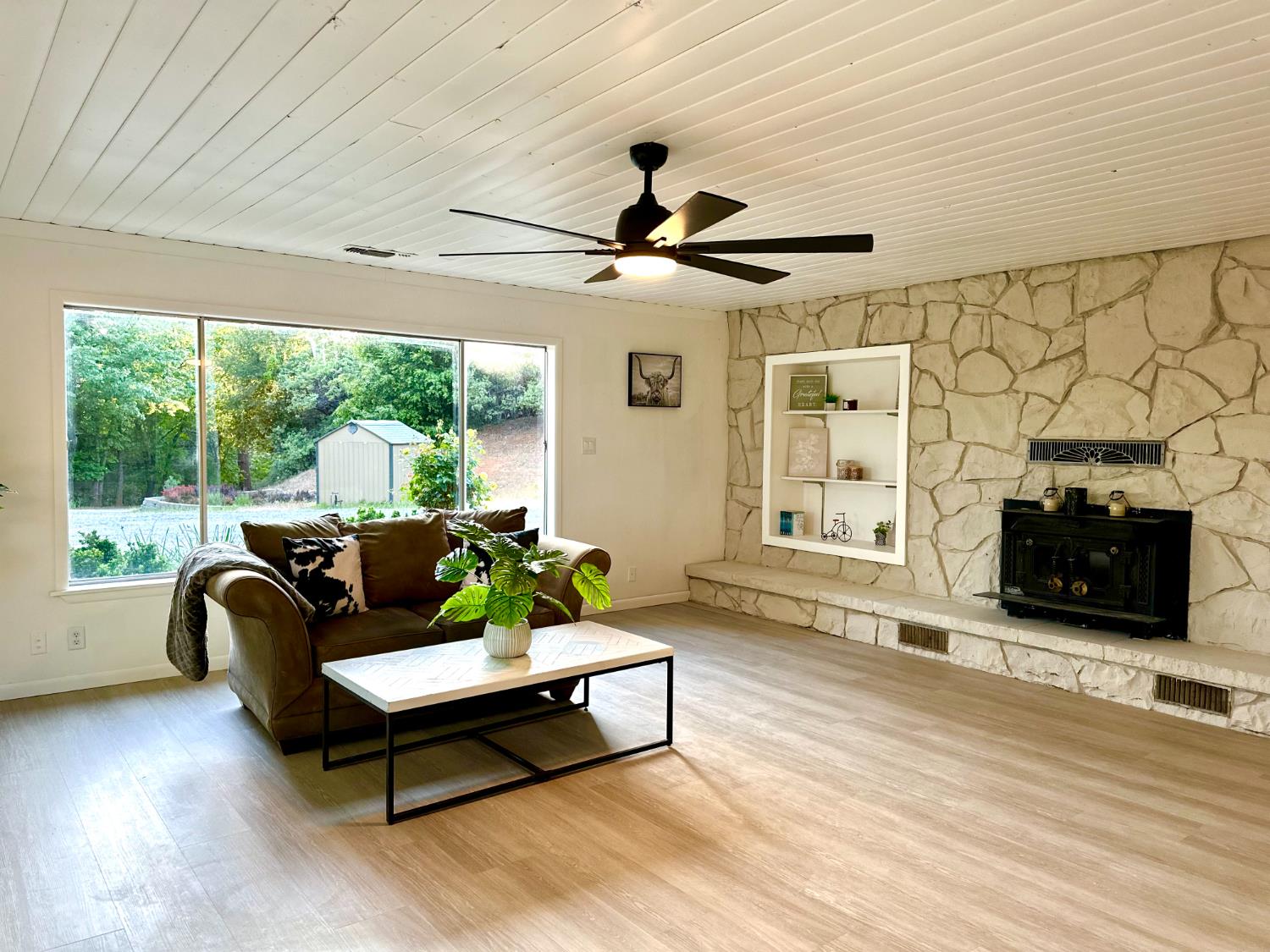 Detail Gallery Image 10 of 41 For 1997 Independence Cemetery Rd, Rail Road Flat,  CA 95257 - 3 Beds | 2 Baths