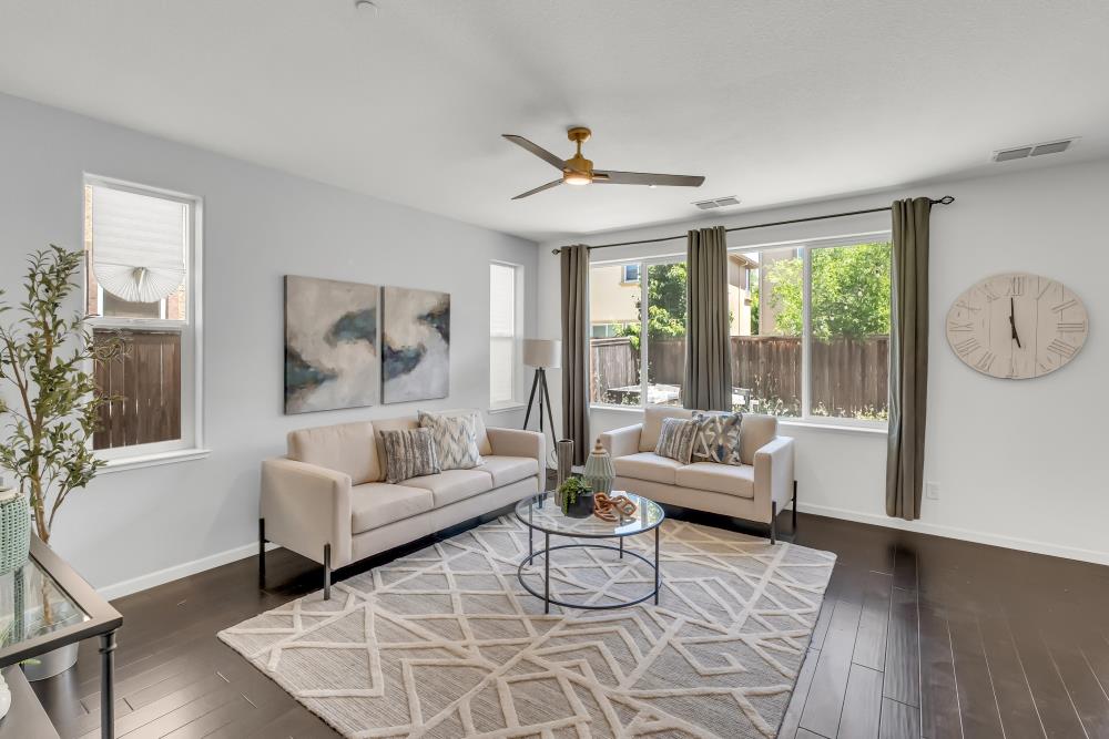 Detail Gallery Image 6 of 56 For 8373 Bronx Way, Sacramento,  CA 95829 - 3 Beds | 2/1 Baths