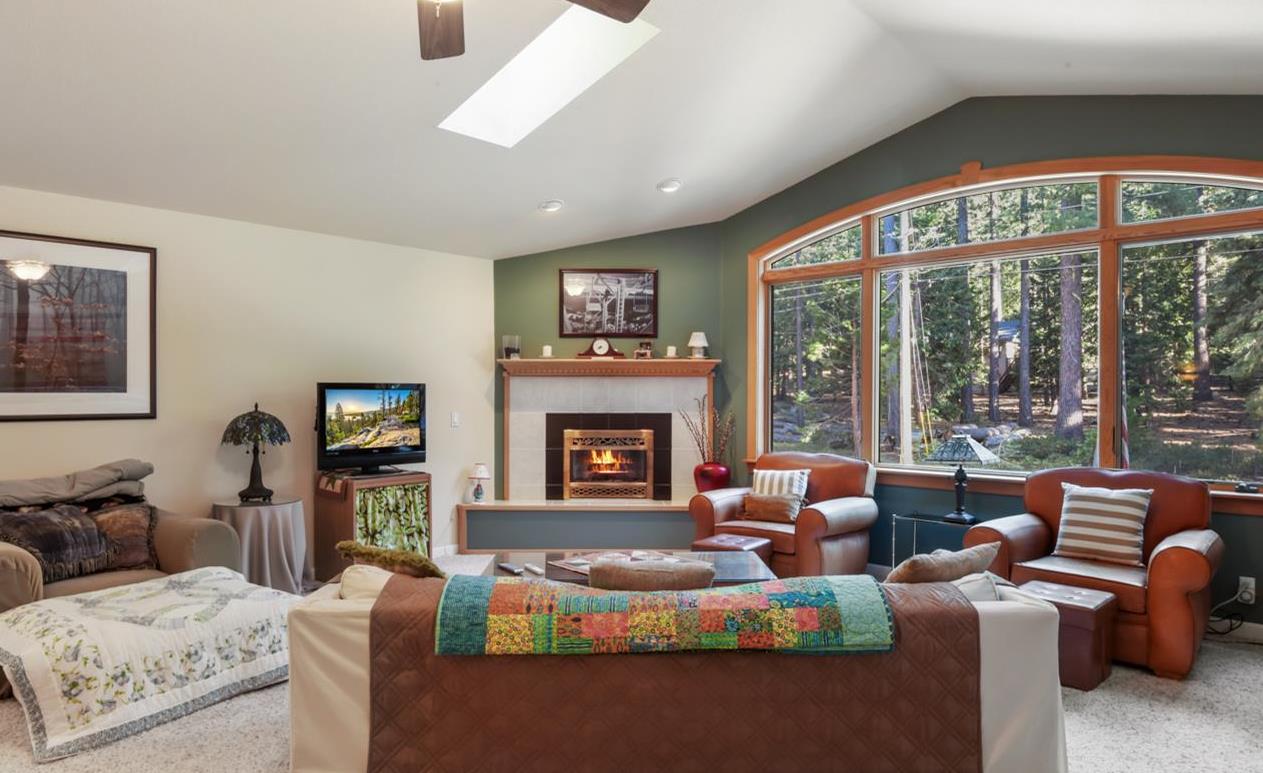 Detail Gallery Image 19 of 42 For 1724 Mohican Dr, South Lake Tahoe,  CA 96150 - 3 Beds | 2/1 Baths