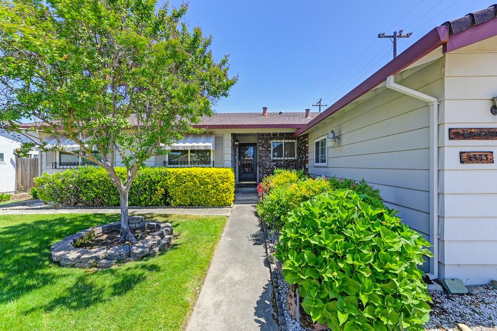 Detail Gallery Image 3 of 40 For 2333 Pinturo Way, Rancho Cordova,  CA 95670 - 4 Beds | 2 Baths