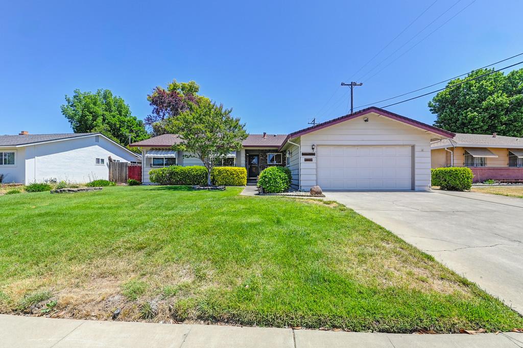 Detail Gallery Image 2 of 40 For 2333 Pinturo Way, Rancho Cordova,  CA 95670 - 4 Beds | 2 Baths