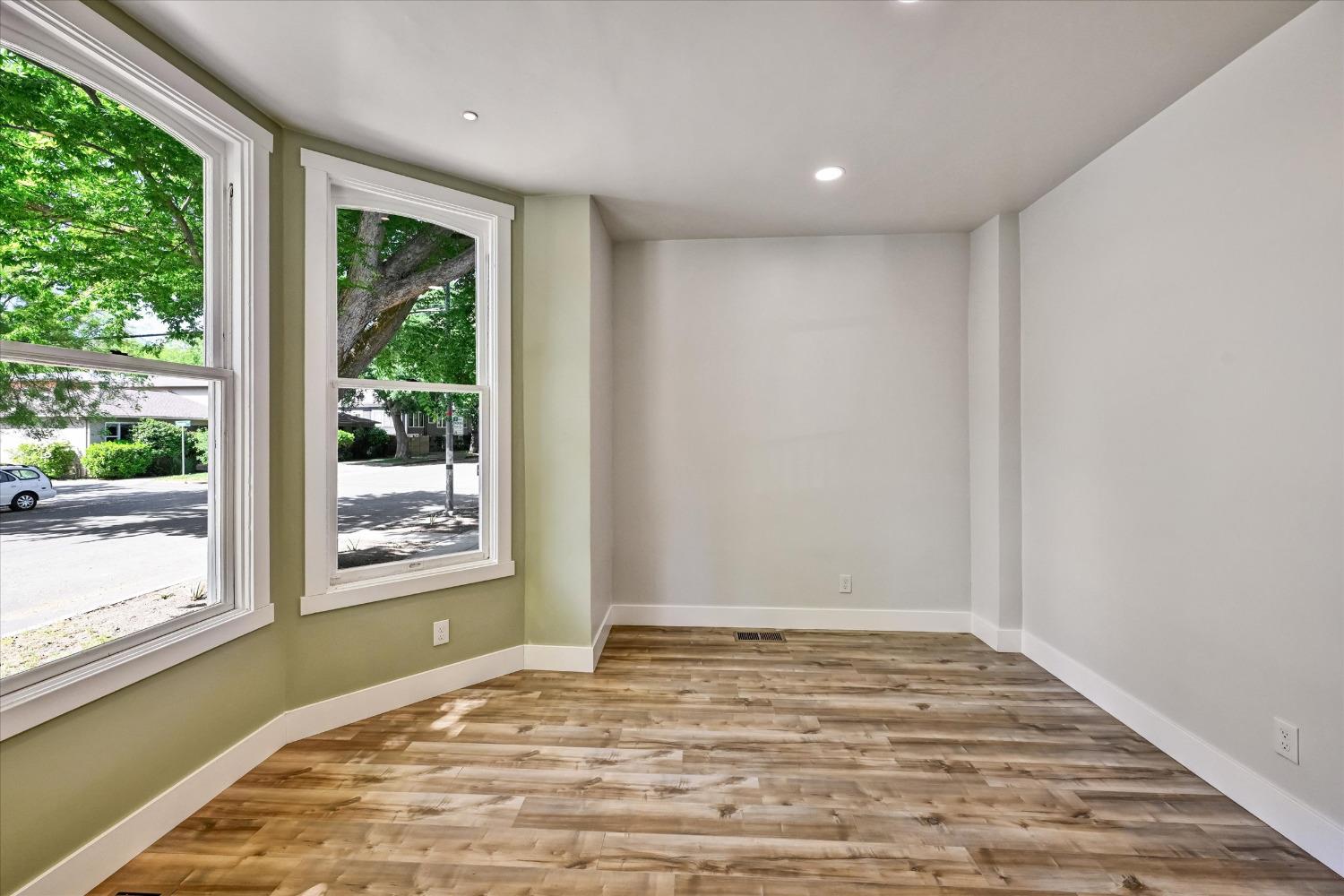 Detail Gallery Image 22 of 32 For 2019 12th St, Sacramento,  CA 95818 - – Beds | – Baths