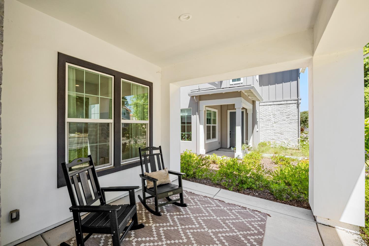 Detail Gallery Image 5 of 45 For 3180 Crocker Dr, Sacramento,  CA 95818 - 4 Beds | 3 Baths
