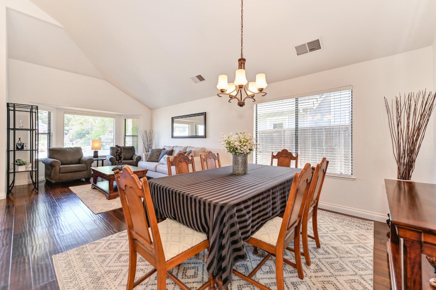 Detail Gallery Image 9 of 43 For 5313 Thunder Ridge Cir, Rocklin,  CA 95765 - 4 Beds | 3 Baths
