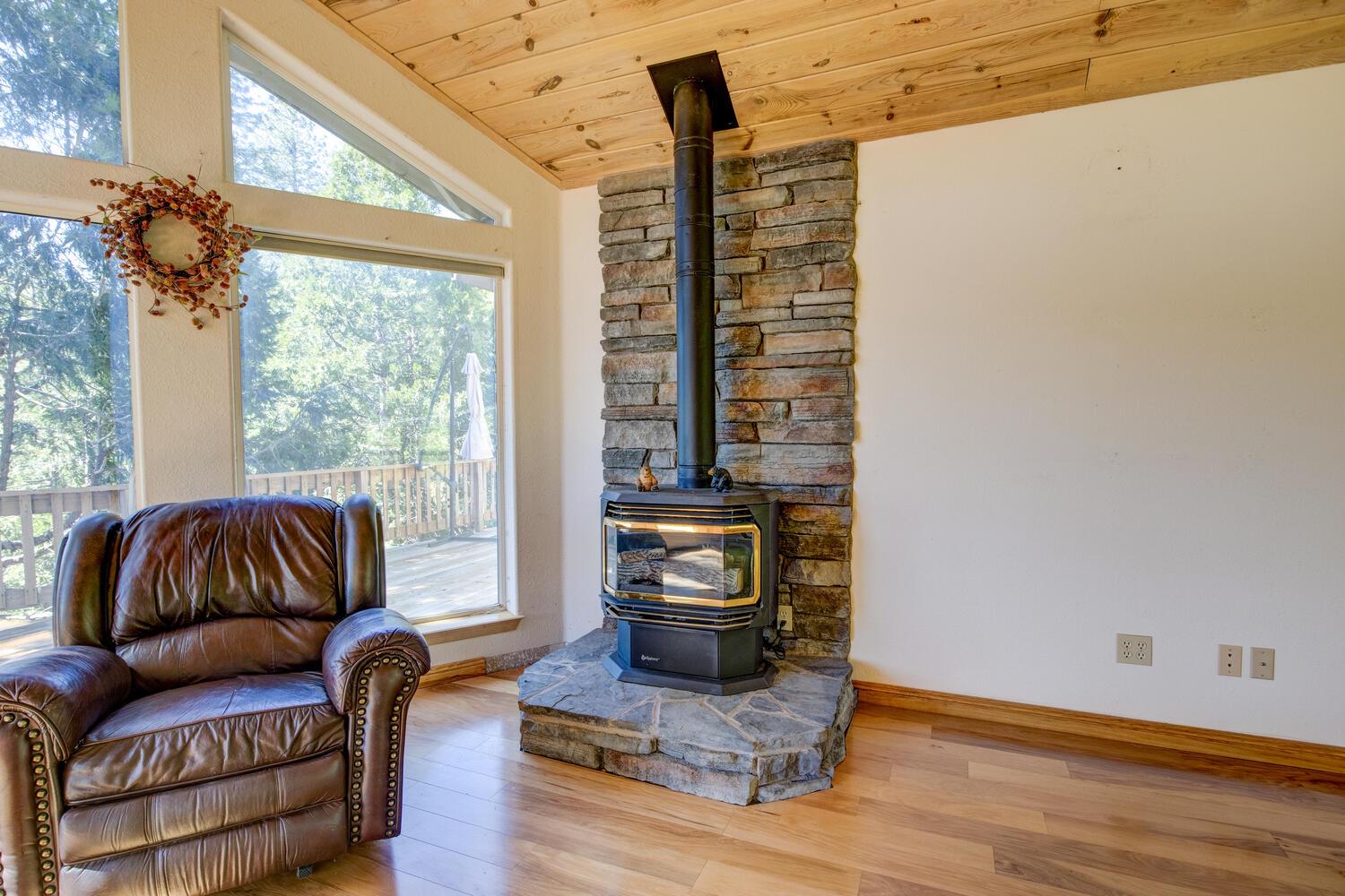 Detail Gallery Image 8 of 58 For 3340 Menominee, Arnold,  CA 95223 - 3 Beds | 2/1 Baths