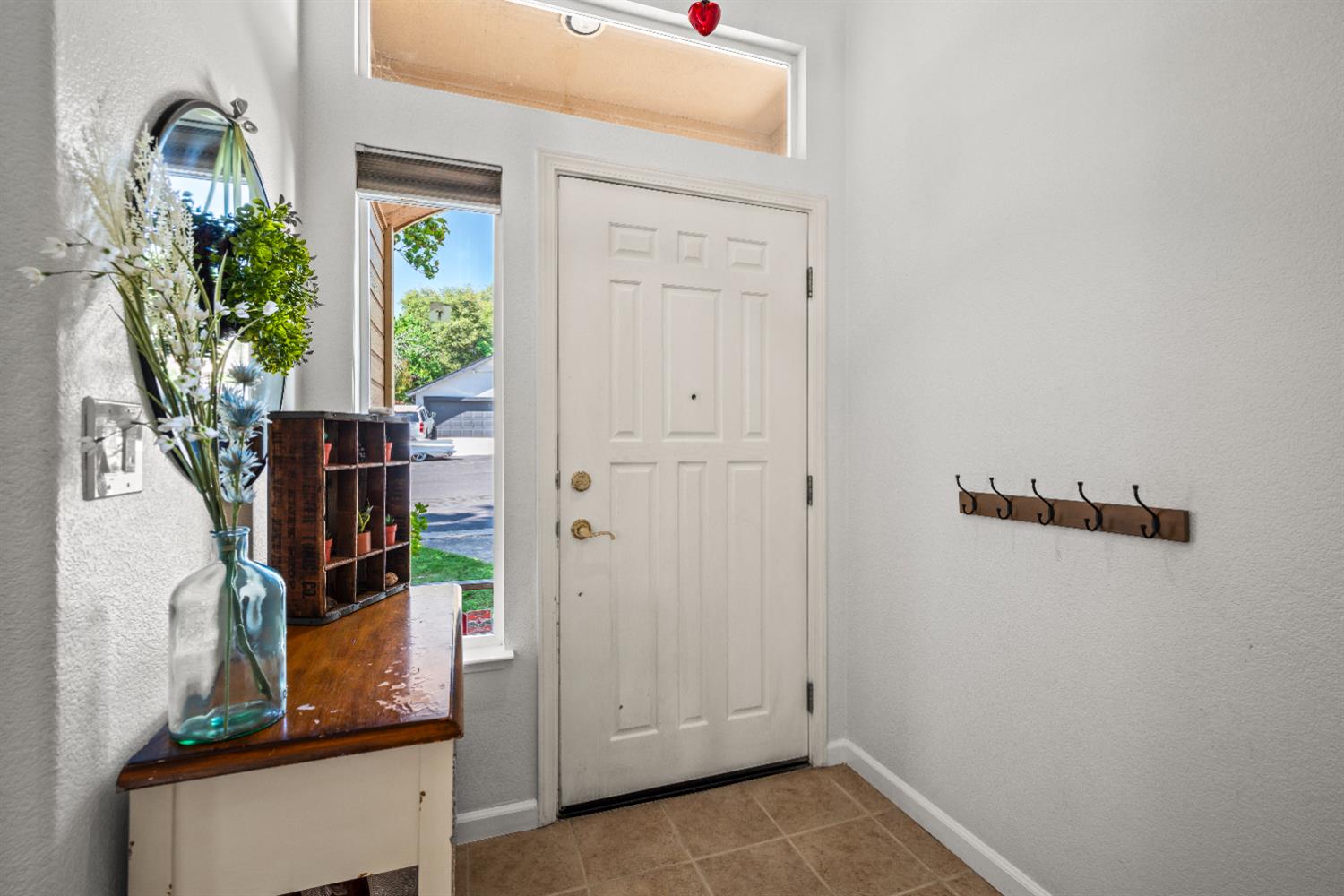 Detail Gallery Image 5 of 31 For 5004 Birchwood Ct, Rocklin,  CA 95677 - 3 Beds | 2 Baths