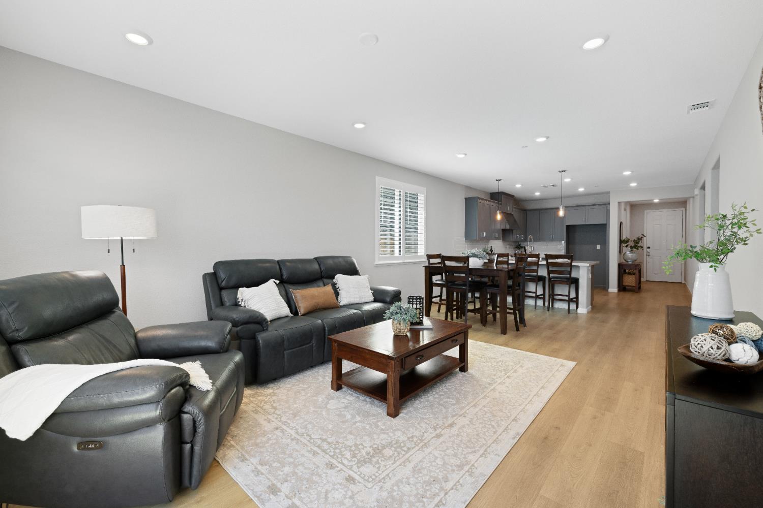 Detail Gallery Image 10 of 41 For 1687 Carson River Loop, Lincoln,  CA 95648 - 2 Beds | 2 Baths