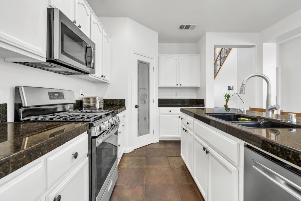 Detail Gallery Image 11 of 43 For 5623 Melones Way, Stockton,  CA 95219 - 3 Beds | 3 Baths