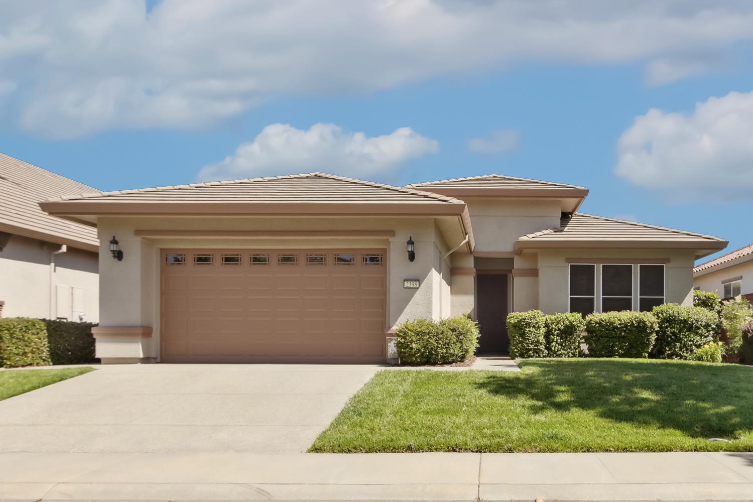 Detail Gallery Image 1 of 43 For 2398 Langtree Dr, Roseville,  CA 95747 - 2 Beds | 2 Baths