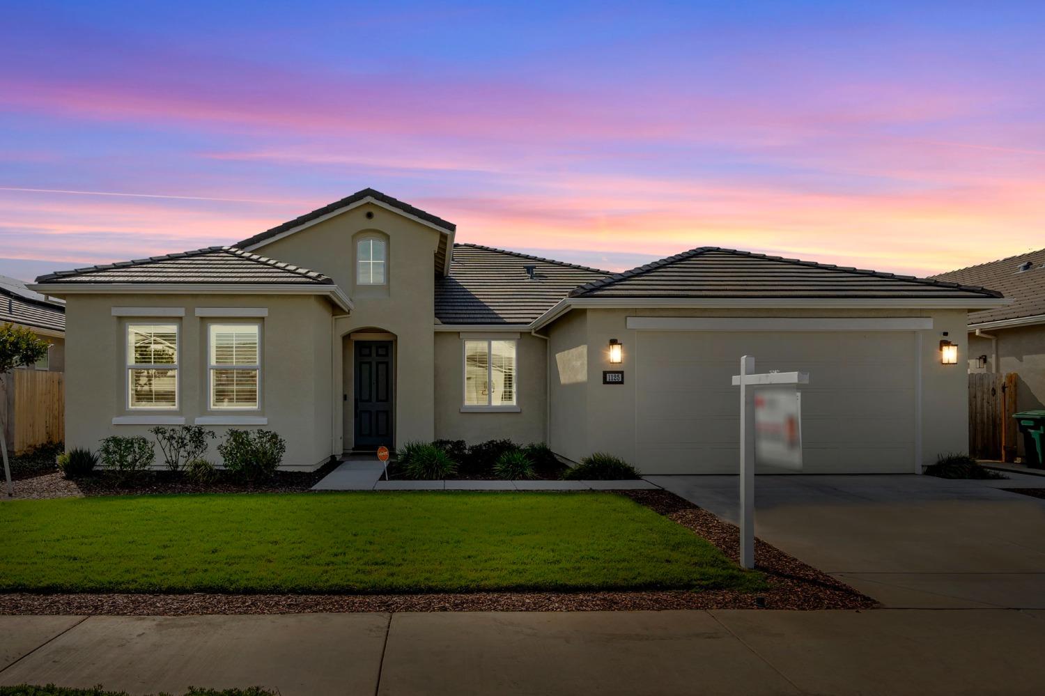 Detail Gallery Image 1 of 38 For 1125 Pearl Dr, Los Banos,  CA 93635 - 4 Beds | 3 Baths