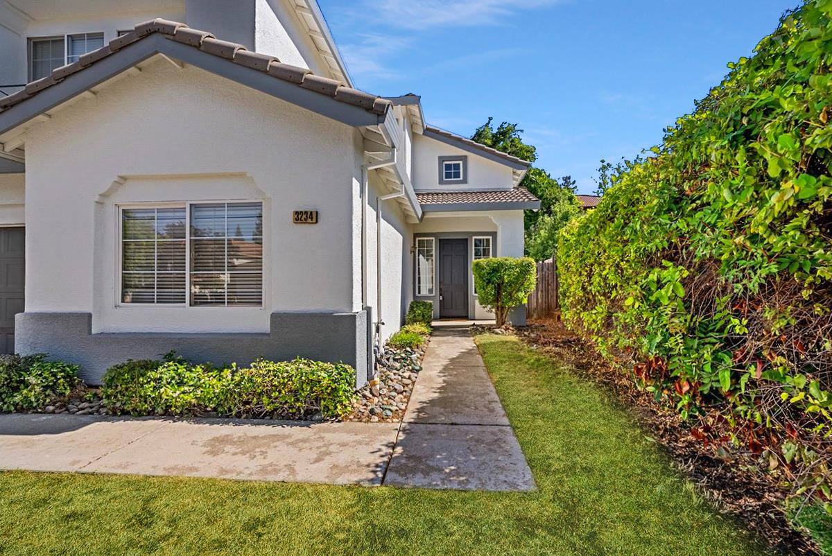 Detail Gallery Image 4 of 48 For 3234 Europa St, Roseville,  CA 95661 - 5 Beds | 3 Baths