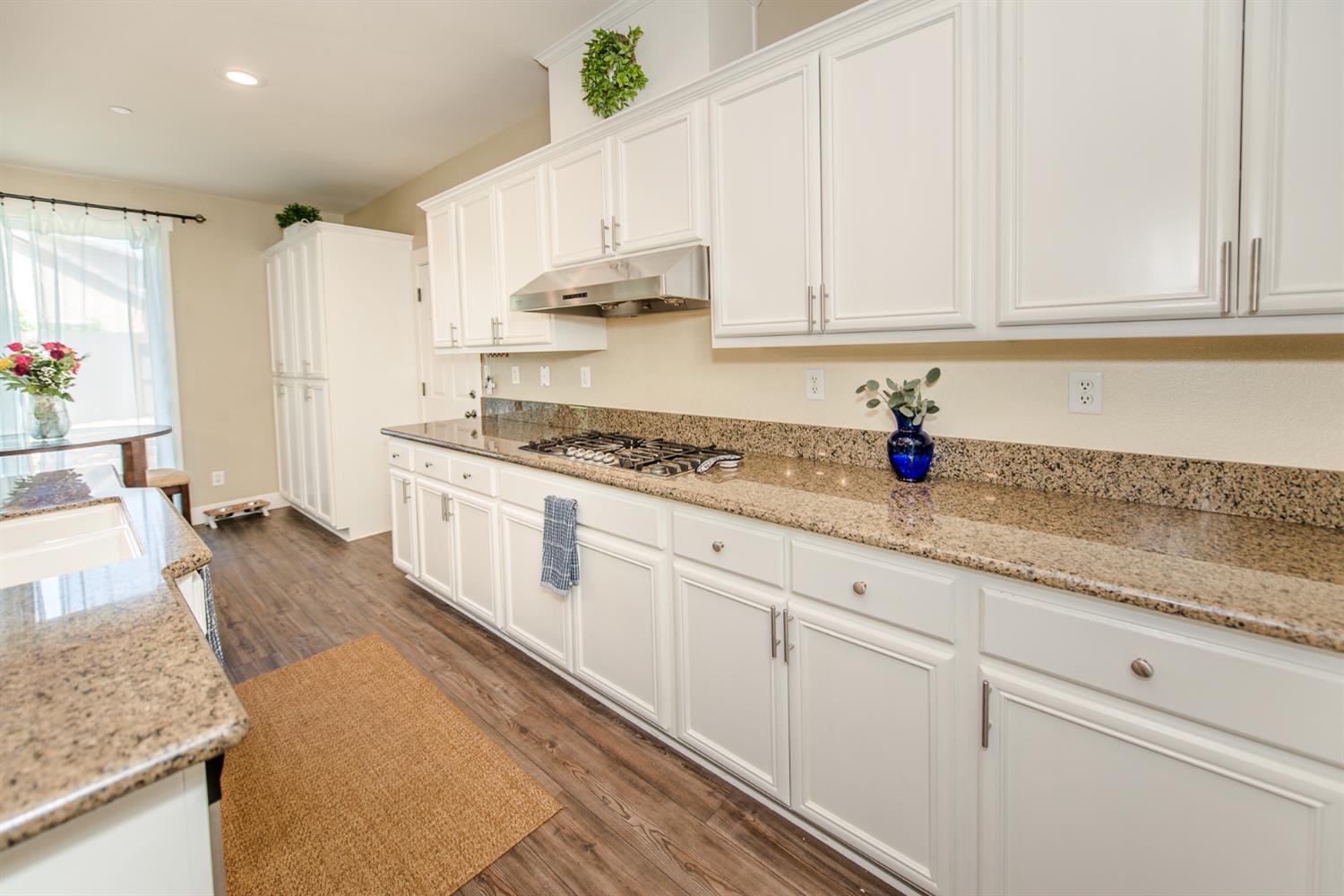 Detail Gallery Image 15 of 38 For 2363 Ackley Pl, Woodland,  CA 95776 - 5 Beds | 4 Baths
