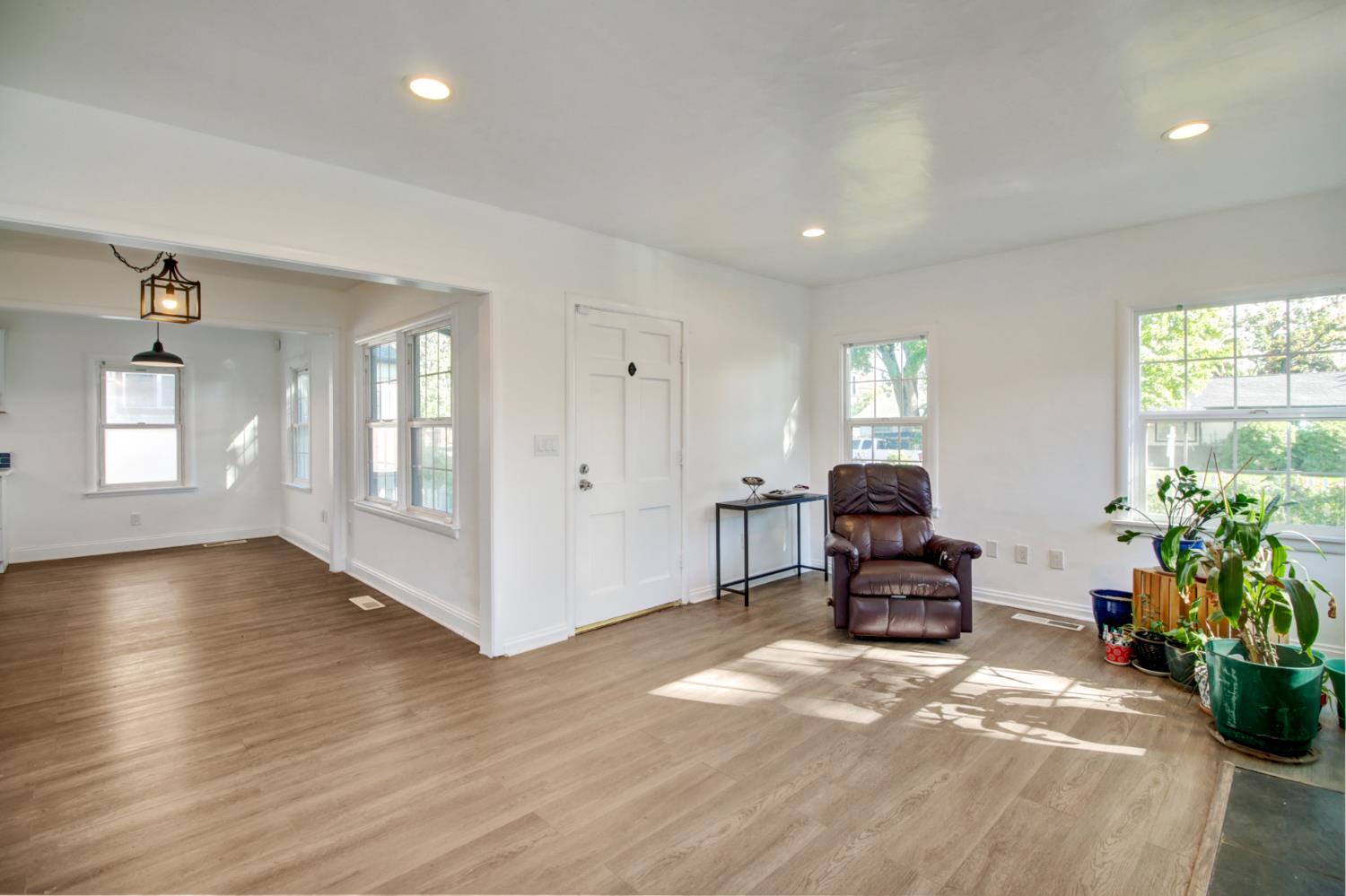 Detail Gallery Image 9 of 60 For 2121 Juliesse Ave, Sacramento,  CA 95821 - 3 Beds | 1 Baths