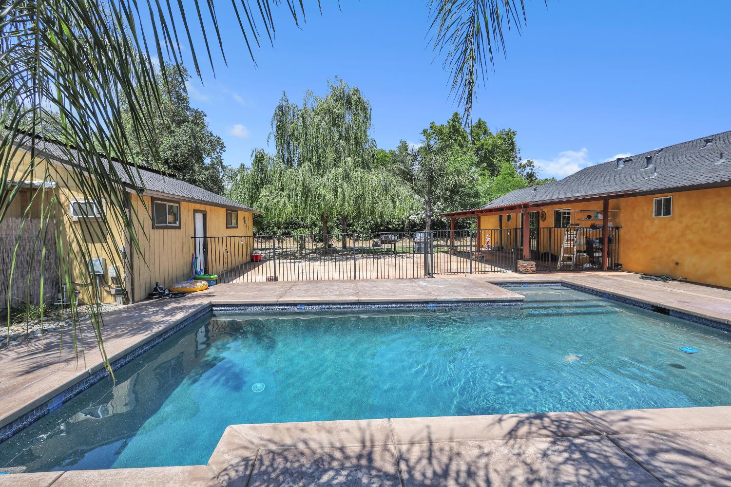 Detail Gallery Image 12 of 66 For 8033 Sunrise Blvd, Citrus Heights,  CA 95610 - 4 Beds | 3 Baths