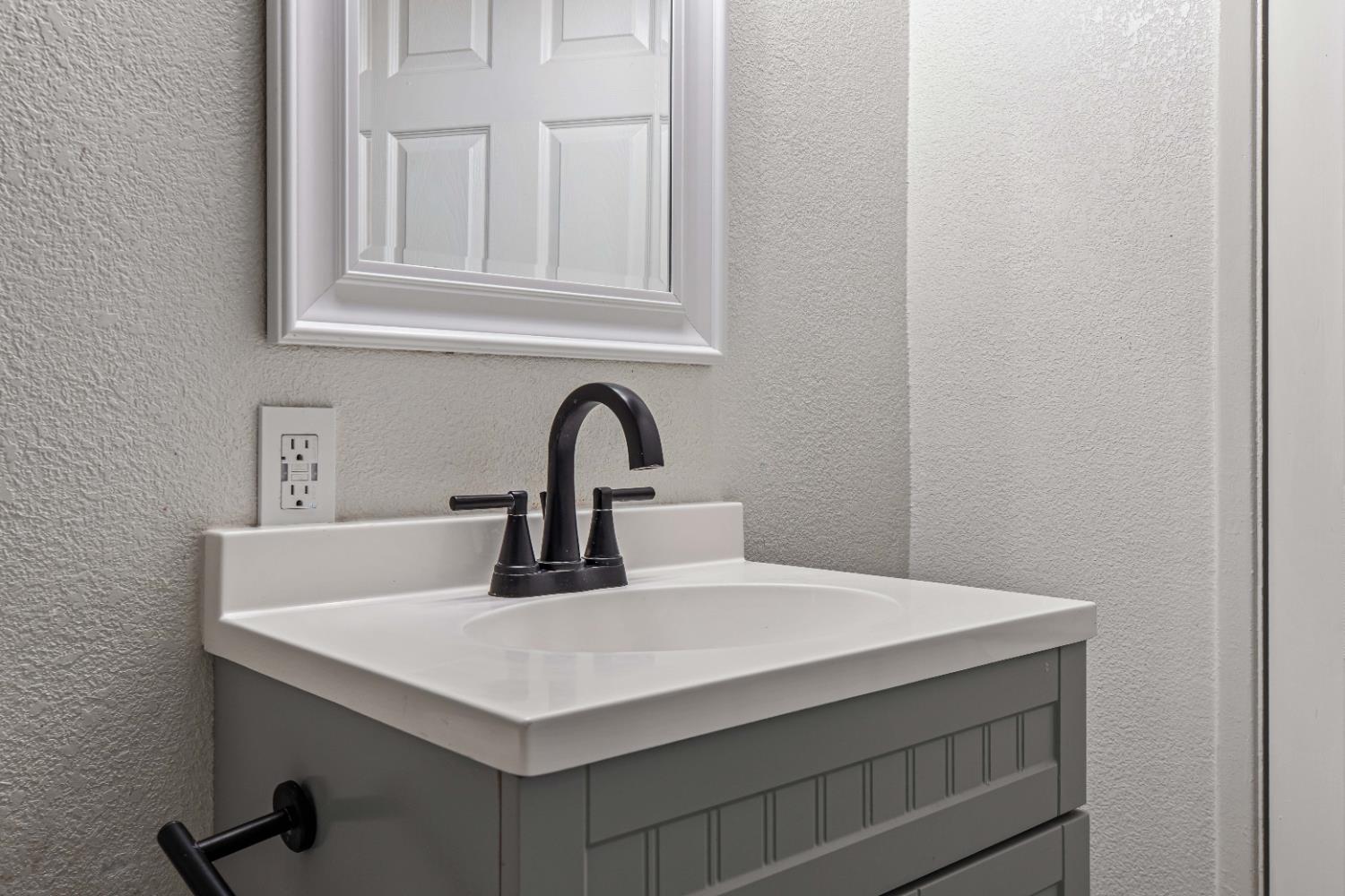 Detail Gallery Image 14 of 40 For 1705 Lois Way, Ceres,  CA 95307 - 3 Beds | 2 Baths