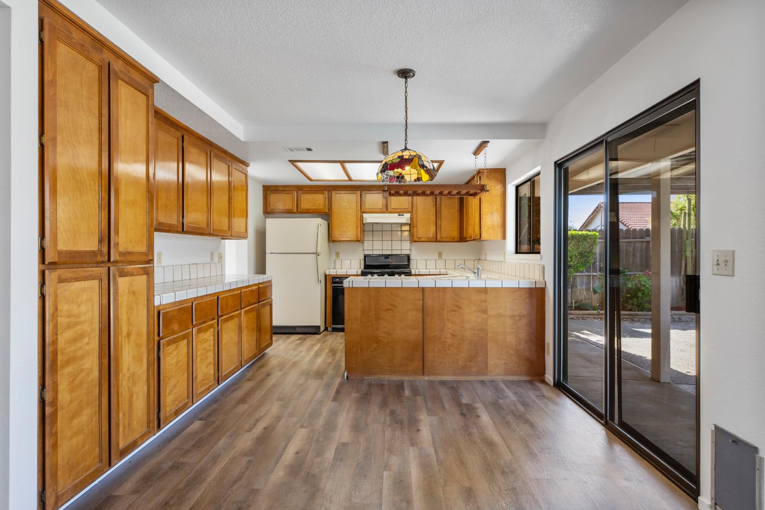 Detail Gallery Image 14 of 42 For 1541 Marazzi Ln, Ceres,  CA 95307 - 4 Beds | 3 Baths