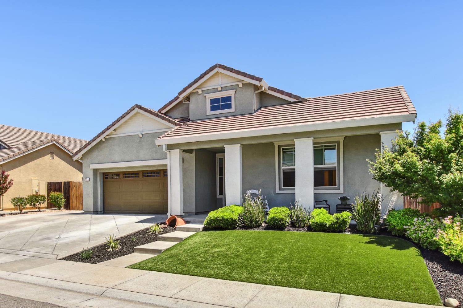 Detail Gallery Image 2 of 31 For 7744 Live Oak Way, Citrus Heights,  CA 95621 - 4 Beds | 3 Baths