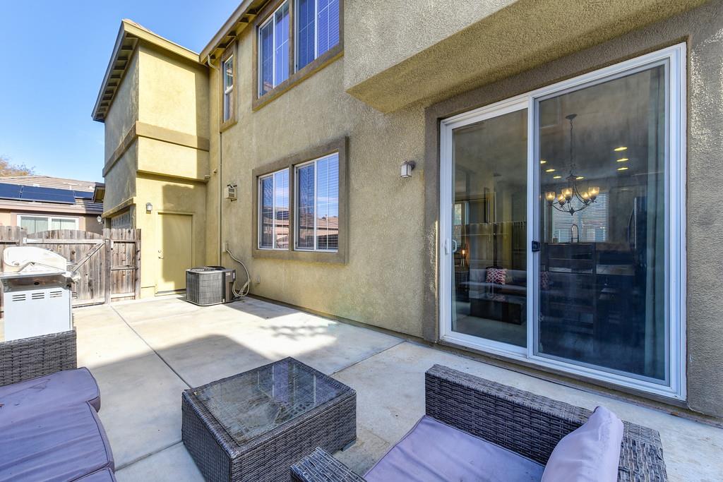 Detail Gallery Image 33 of 38 For 390 Caravaggio Way, Sacramento,  CA 95835 - 3 Beds | 2/1 Baths