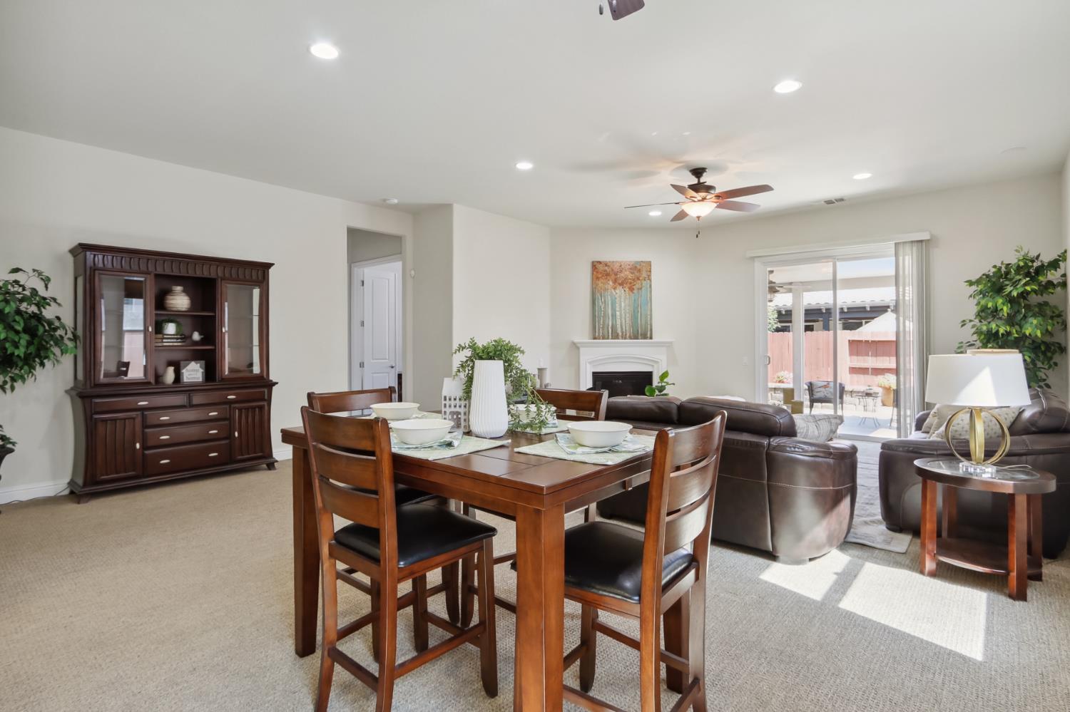 Detail Gallery Image 4 of 43 For 2398 Langtree Dr, Roseville,  CA 95747 - 2 Beds | 2 Baths