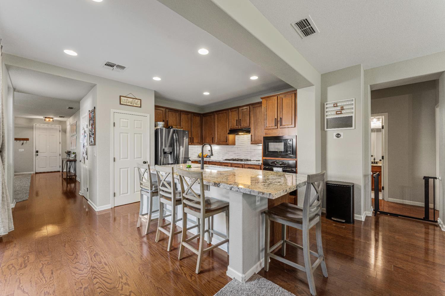 Detail Gallery Image 3 of 38 For 1283 Torrington Ln, Lincoln,  CA 95648 - 5 Beds | 3 Baths