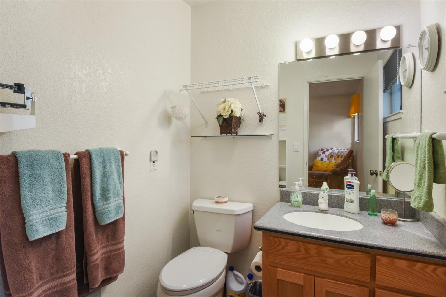 Detail Gallery Image 22 of 42 For 1724 Mohican Dr, South Lake Tahoe,  CA 96150 - 3 Beds | 2/1 Baths