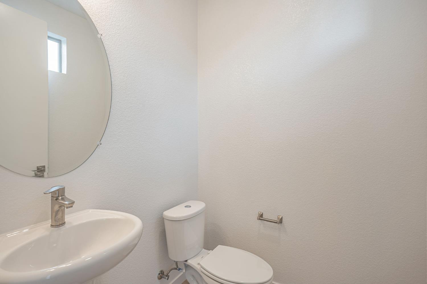 Detail Gallery Image 10 of 42 For 6093 Bridgecross Dr, Sacramento,  CA 95835 - 3 Beds | 2/1 Baths