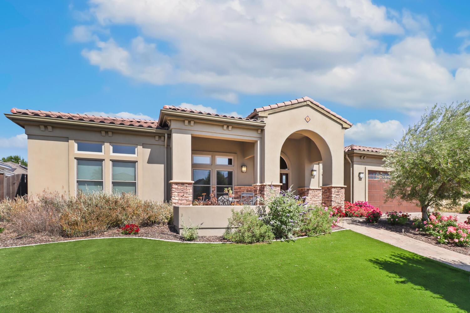 Detail Gallery Image 2 of 55 For 2253 Somerset Cir, Woodland,  CA 95776 - 3 Beds | 2 Baths