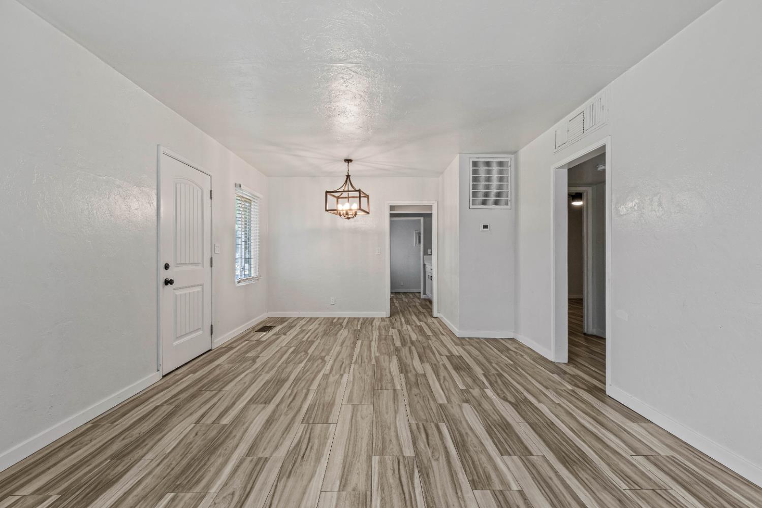 Detail Gallery Image 5 of 40 For 1705 Lois Way, Ceres,  CA 95307 - 3 Beds | 2 Baths