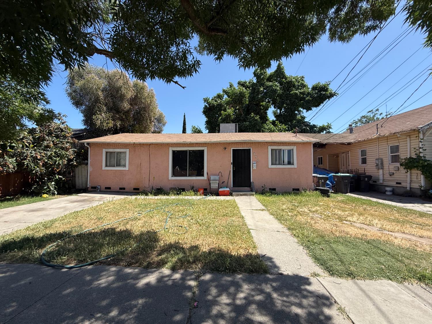 Detail Gallery Image 1 of 3 For 520 W Jackson St, Stockton,  CA 95206 - 3 Beds | 1 Baths