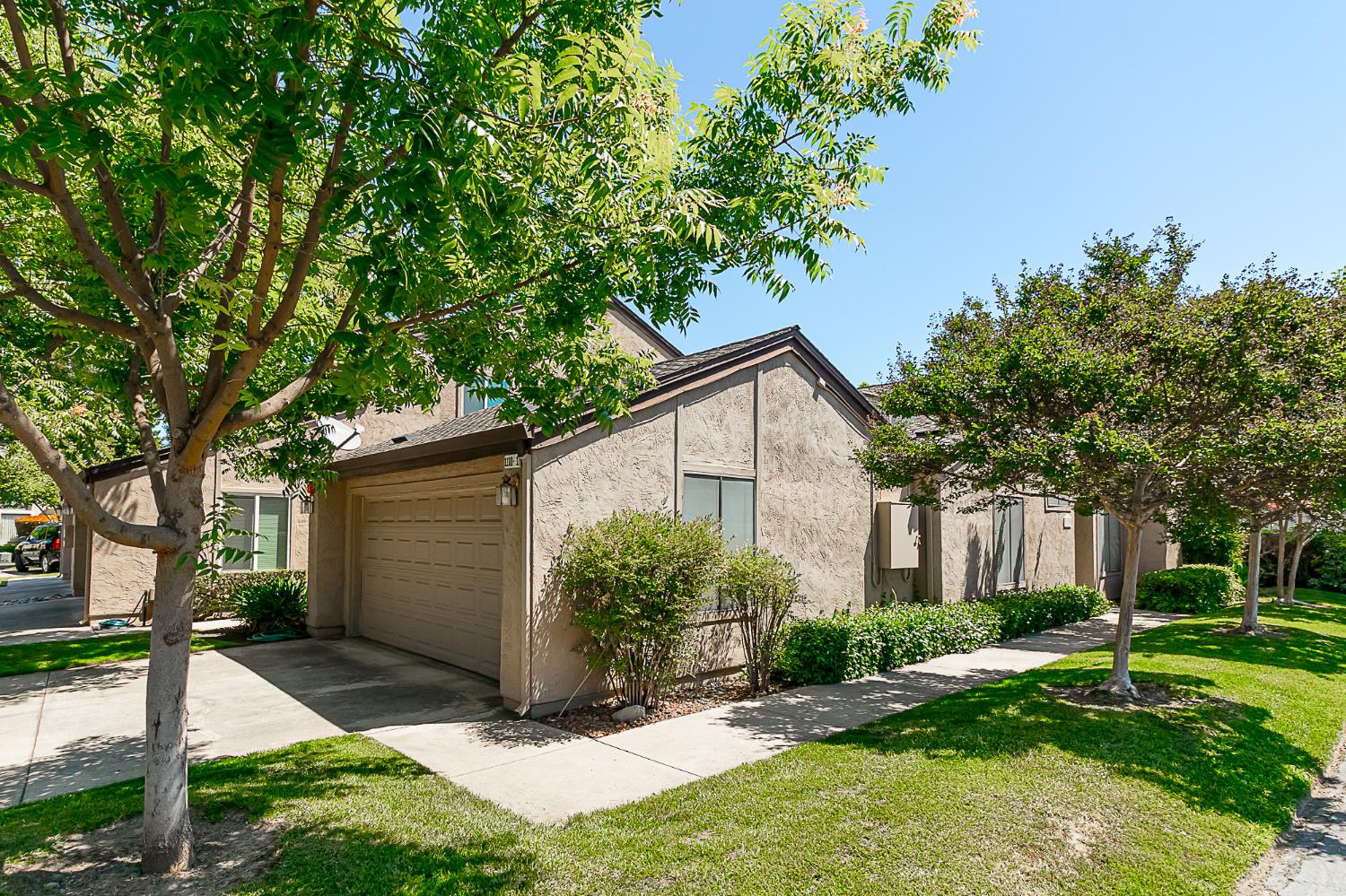 Detail Gallery Image 1 of 31 For 1110 Cedar Creek Dr #1,  Modesto,  CA 95355 - 2 Beds | 2 Baths
